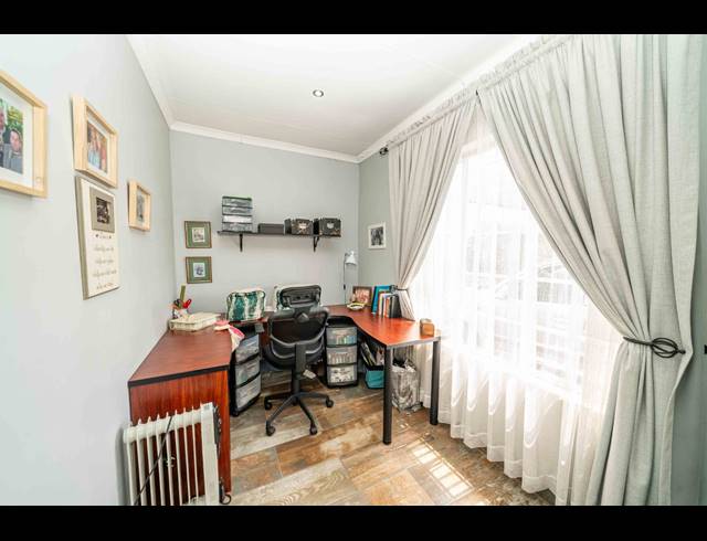 4 BEDROOM HOUSE FOR SALE IN PARKDENE